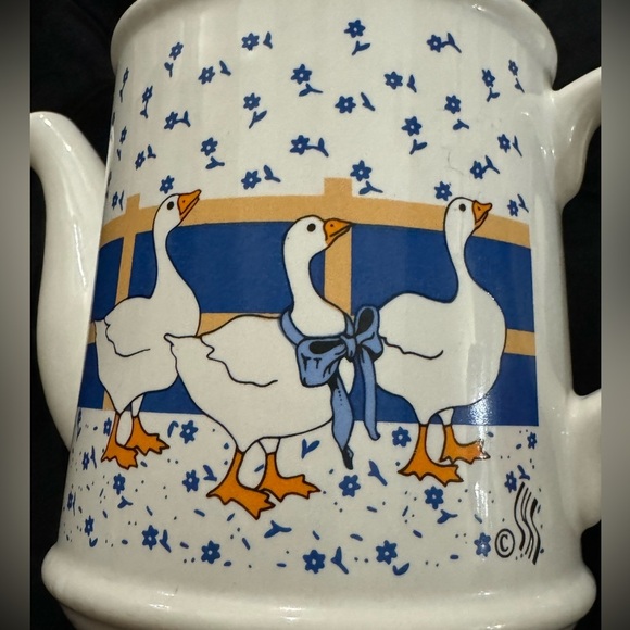 VTG Duck Geese Tea Pot Kettle Ceramic MCM 80s Kitchen Blue Flower Bow Farmhouse - Picture 14 of 16